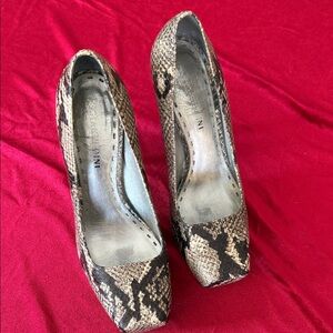 Gianni Bini Exotic Black and Tan Heels